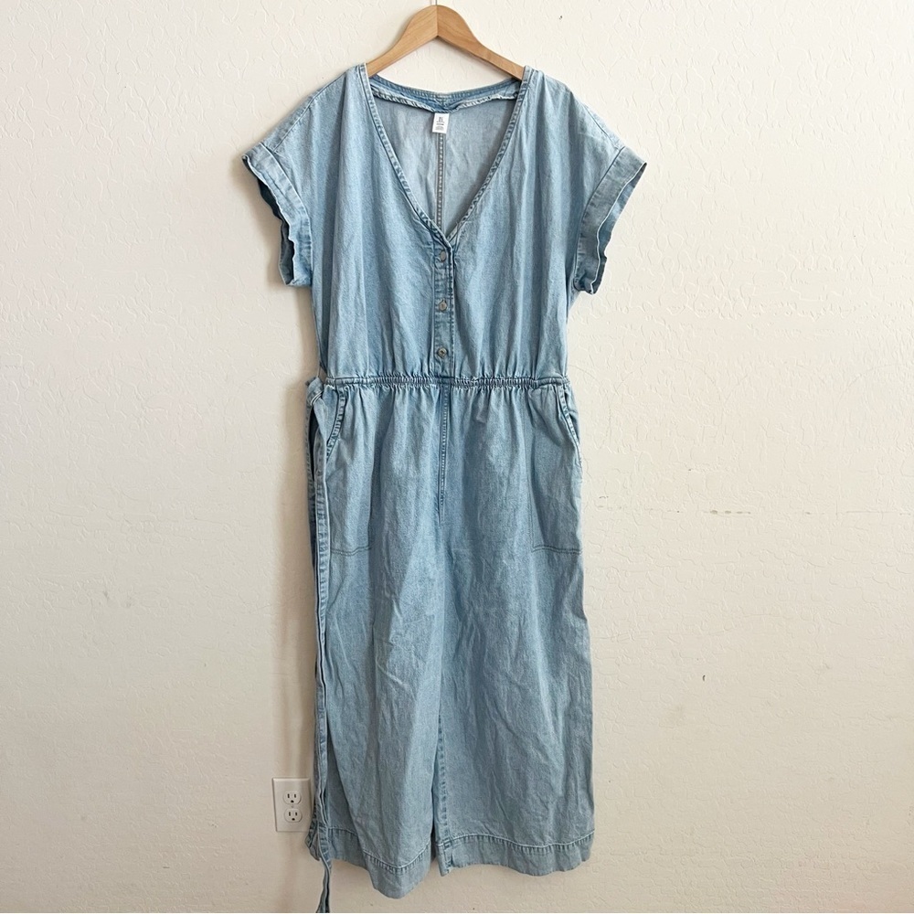 H&M light wash denim wide leg v-neck jumpsuit - Picture 2 of 9